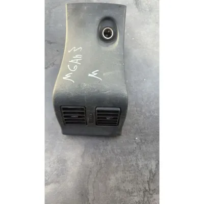 Megan 3-Fluence  arka havalandırma orijinal çıkma  2010-2015