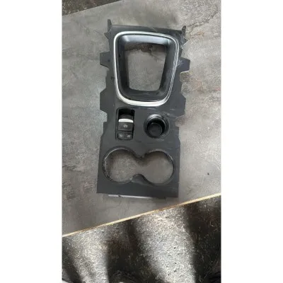 Renault Kadjar Orta Konsol Vites Çerçevesi Çıkma Orjinal