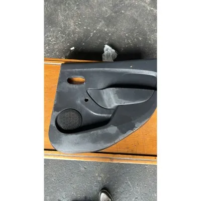 Dacia Logan kapı döşemesi sağ arka