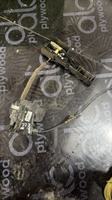 Megane 4-IV Talisman Ön Sağ Kapı Kilidi 805021559R-805023997R -