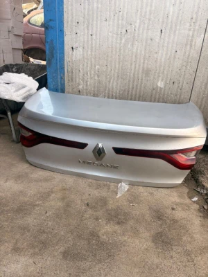 Megane 4-IV Sedan Arka Bagaj Kapağı (2015-2023) 901001568R