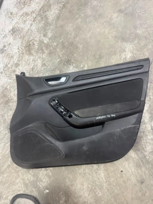 809009447R MEGANE IV 4 SEDAN SAĞ ÖN KAPI DÖŞEMESI Renault