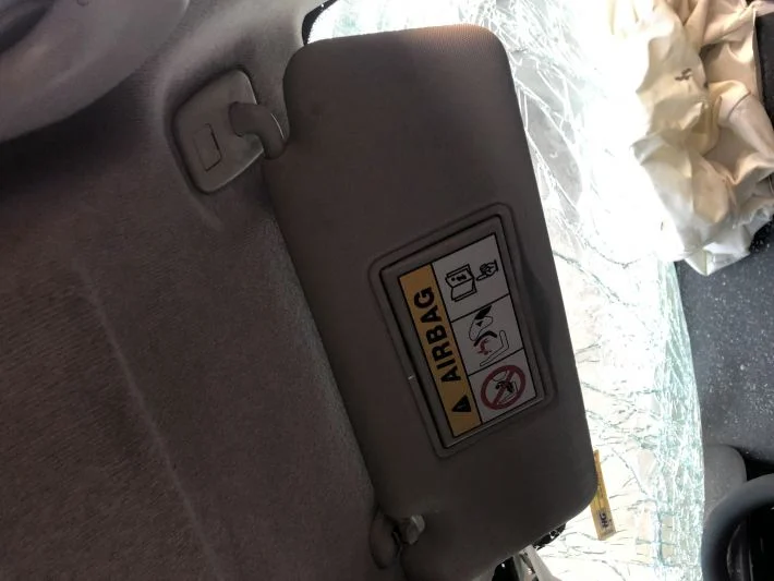 Clio 4 güneşlik sağ taraf. 2012-2019 arası tüm modeller ile uyumludur