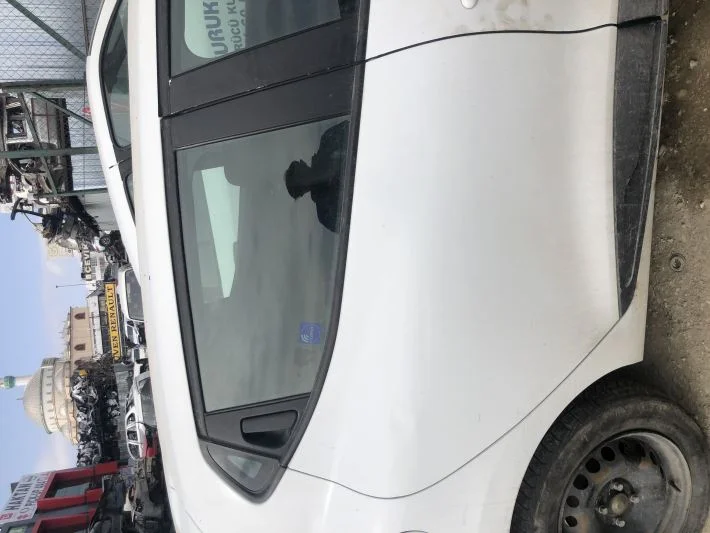 Clio 4 sağ arka kapı beyaz çıkma 2012-2019