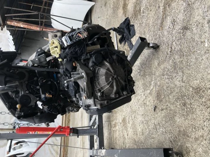 Clio 1.6 benzinli otomatik şanzıman çıkma orjinal