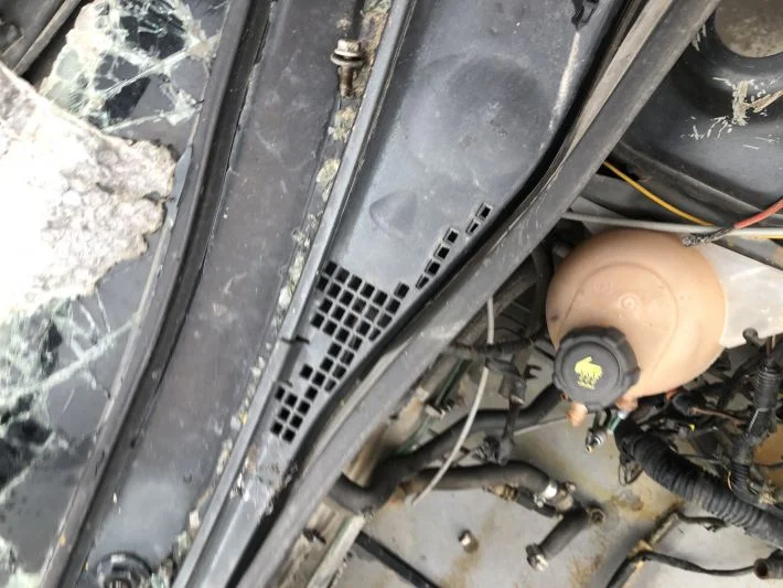Dacia logan cam ön ızgarası çıkma orjinal 2008-2012 uyumludur