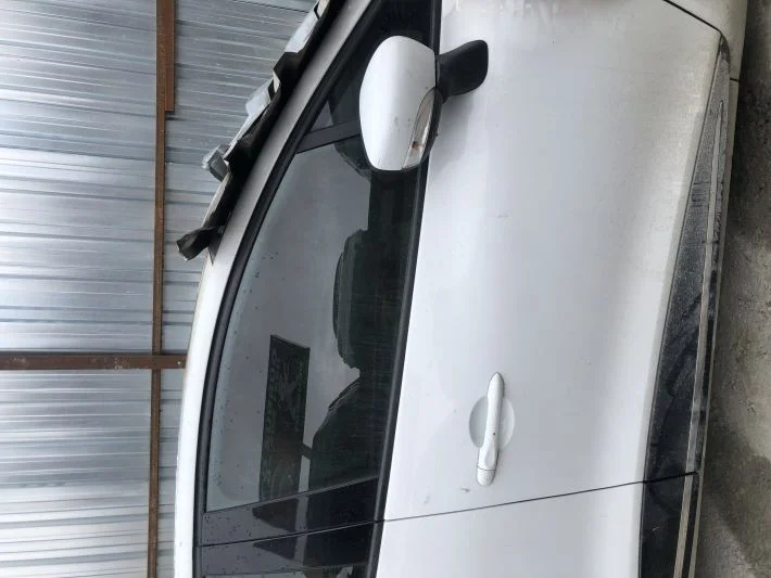 Clio 4 sağ ön kapı dolu beyaz hatasız orijinal çıkma 2013-2020 uyumludur