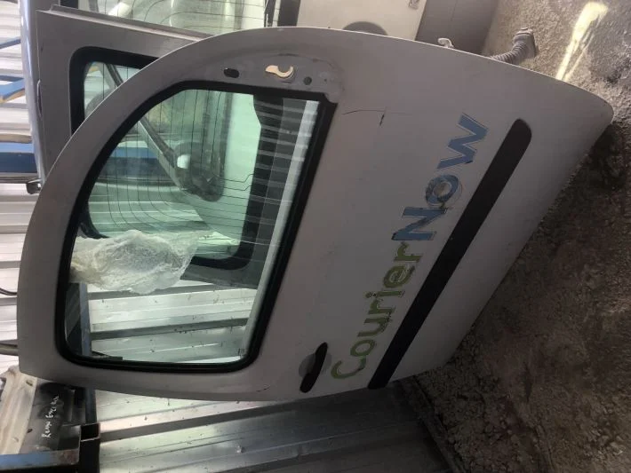 Kangoo 4 hatasız beyaz sağ ön kapı çıkma orjinal