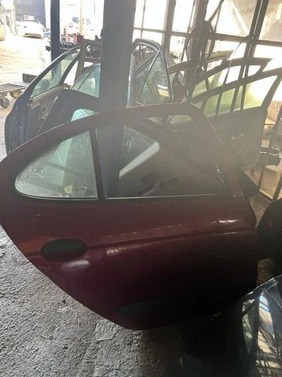 Megan 1 sağ arka kapı kırmızı dolu hatasız çıkma orjinal