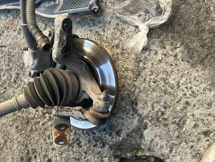 Clio 2 1.4 8 valf sağ taşıyıcı çıkma orjinal