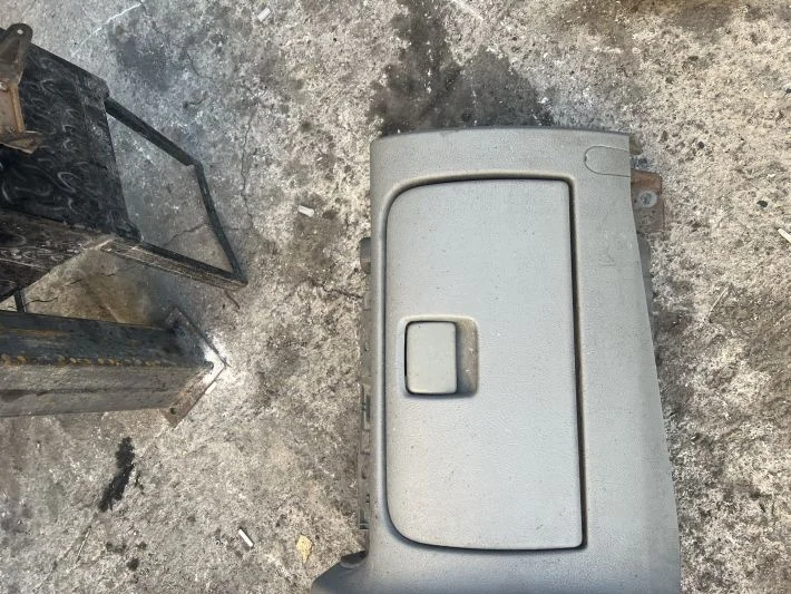 Clio 2 torpido kapağı çıkma orjinal