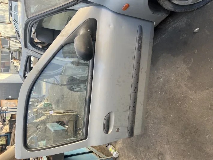 Clio 2 sağ ön kapı dolu gri çıkma hatasız boyasız çıkma orjinal