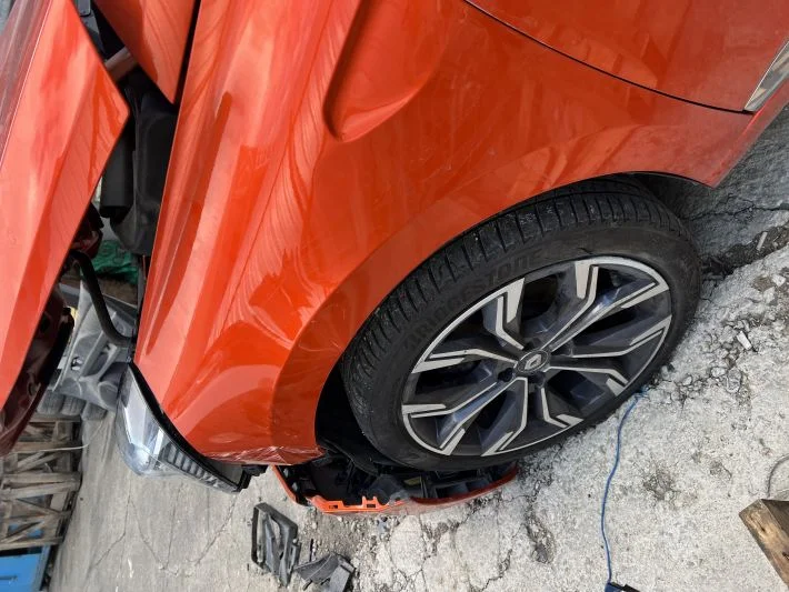 Clio 5 hatasız boyasız sol ön çamurluk turuncu hatasız boyasız