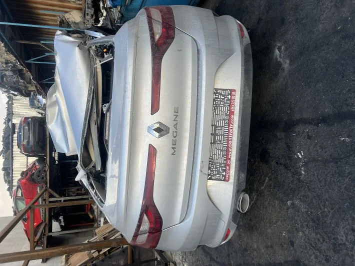 Megan 4 çıkma yedek parça