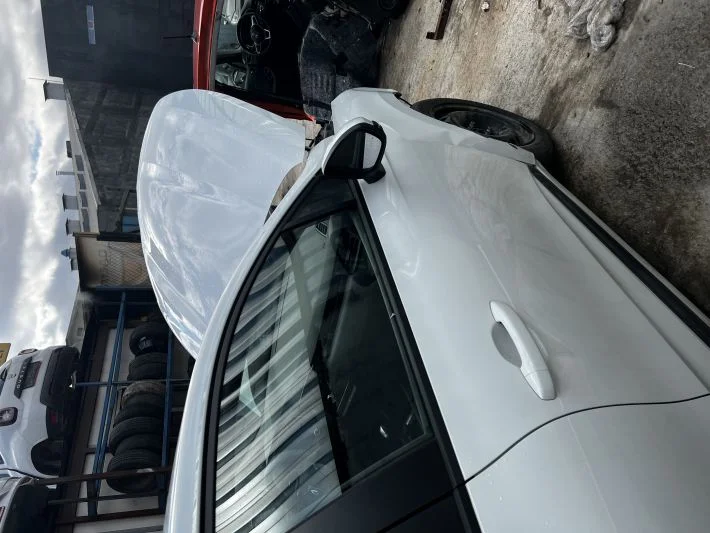 Clio 5 sağ ön kapı dolu beyaz hatasız orjinal çıkma 2020-2022